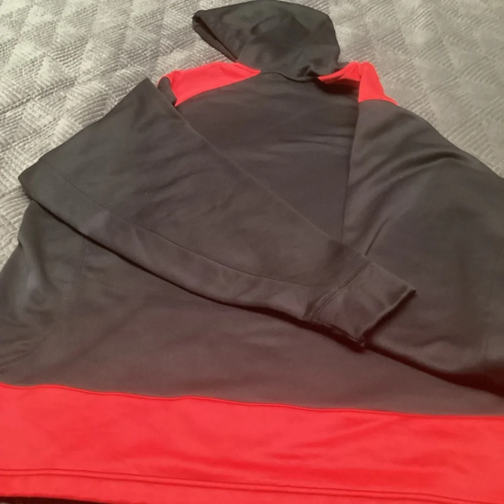 Under Amour red/black hooded sweatshirt, size XL. 201 - Picture 6 of 6